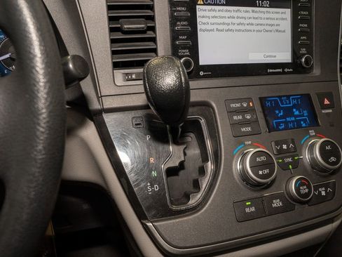 Used 2020 Toyota Sienna LE image 15