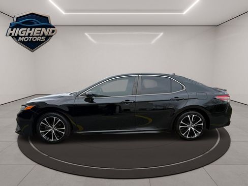 Used 2019 Toyota Camry SE image 4
