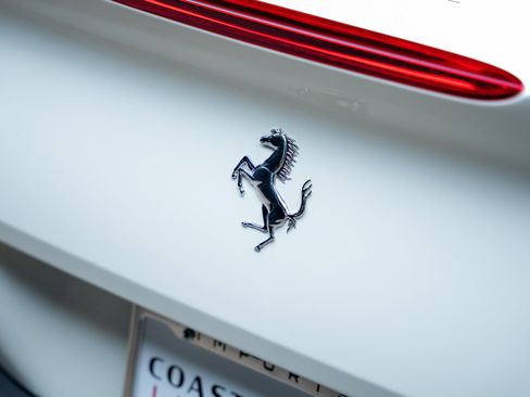 Used 2019 Ferrari Portofino RWD image 18