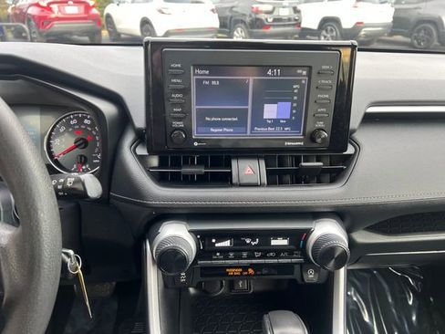 Used 2021 Toyota RAV4 LE image 19