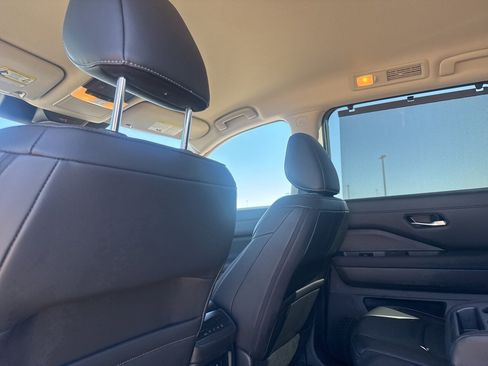 Certified 2025 Nissan Pathfinder SL image 41