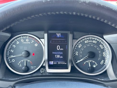 Used 2017 Toyota Tacoma Limited w/ Tow Package image 12