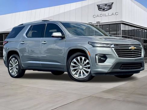 Used 2023 Chevrolet Traverse Premier FWD image 2