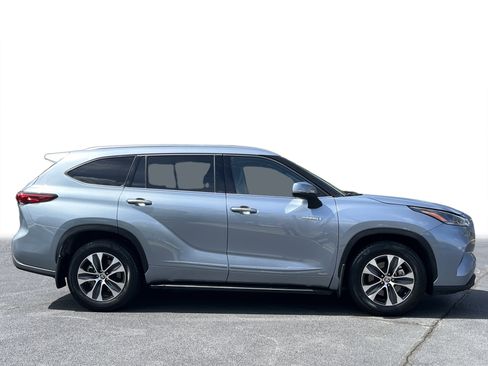 Used 2021 Toyota Highlander XLE image 31