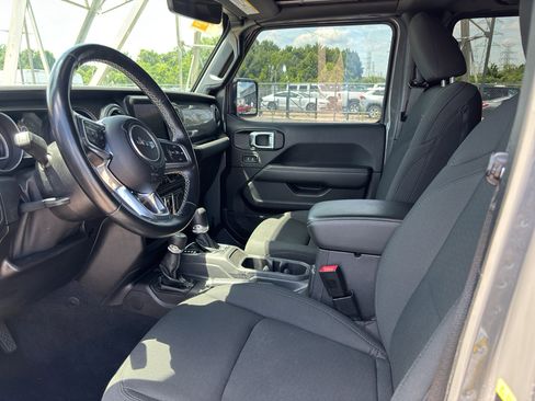 Used 2021 Jeep Wrangler Unlimited Sahara AWD/4WD image 3