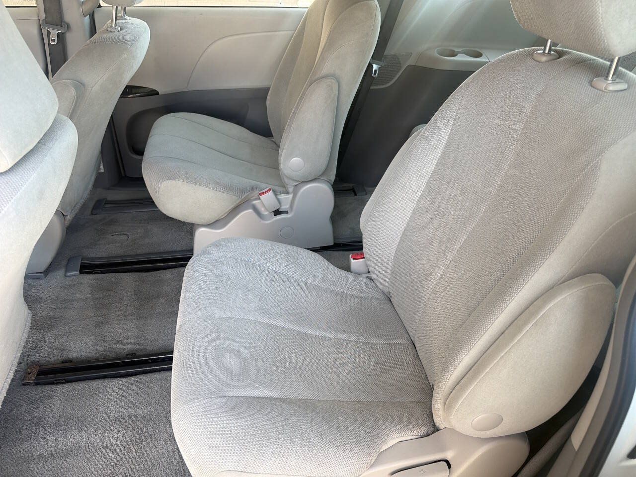 Used 2014 Toyota Sienna L FWD image 16