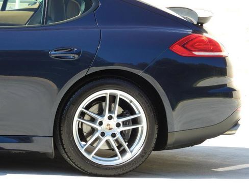 Used 2014 Porsche Panamera 4 AWD/4WD image 23