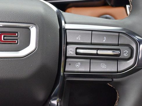 Used 2025 GMC Canyon AT4 w/ Technology Plus Package image 18