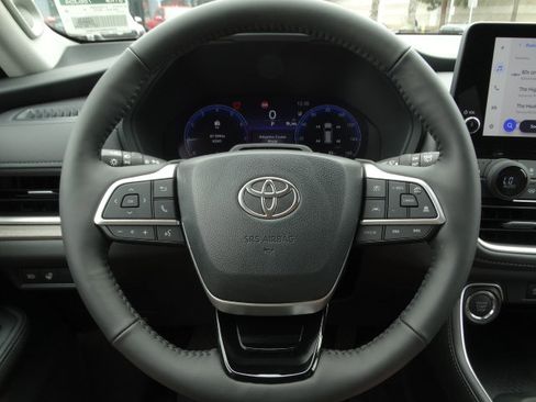 New 2026 Toyota Grand Highlander Platinum AWD/4WD image 16