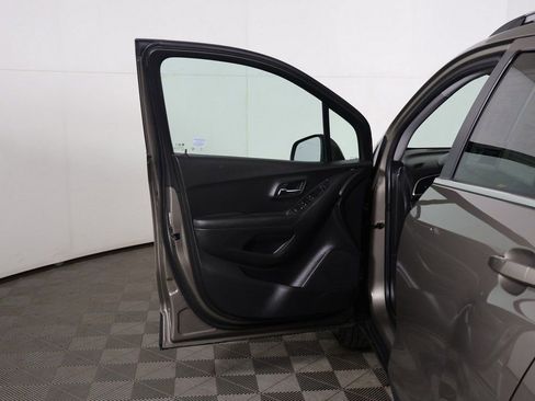 Used 2020 Chevrolet Trax LT w/ Driver Confidence Package FWD image 15