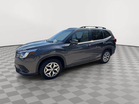 Used 2022 Subaru Forester Premium AWD/4WD image 4