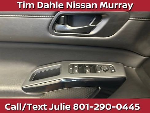 Used 2025 Nissan Pathfinder SV AWD/4WD image 22