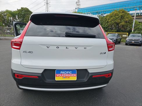 Used 2025 Volvo XC40 B5 Plus AWD/4WD image 11