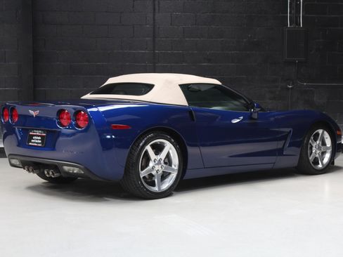Used 2005 Chevrolet Corvette Convertible w/ Preferred Equipment Group RWD image 21