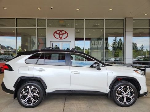 Certified 2024 Toyota RAV4 XSE w/ Premium Package AWD/4WD image 3