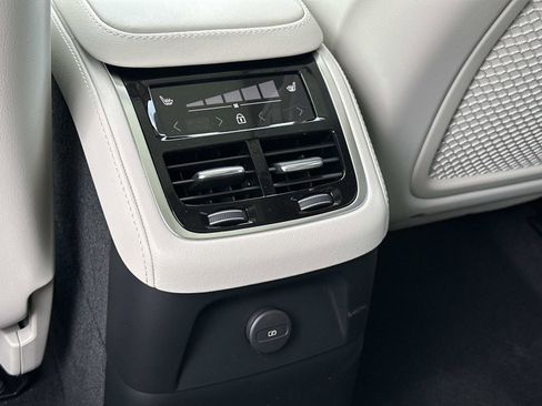New 2026 Volvo XC90 T8 Ultra w/ Protection Package Premier AWD/4WD image 10