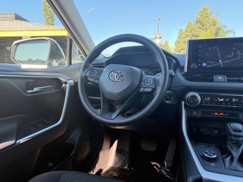 Used 2023 Toyota RAV4 Hybrid Woodland image 22