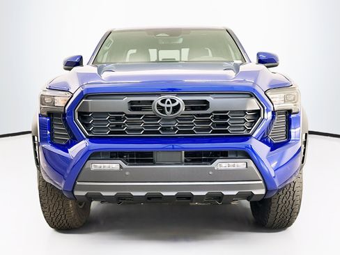 Used 2025 Toyota Tacoma TRD Off-Road w/ TRD Off Road Upgrade Package AWD/4WD image 2