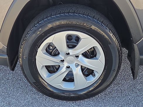 Used 2025 Toyota RAV4 LE image 7