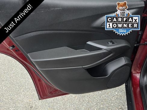 Used 2024 Chevrolet Trax LT w/ LT Convenience Package FWD image 29