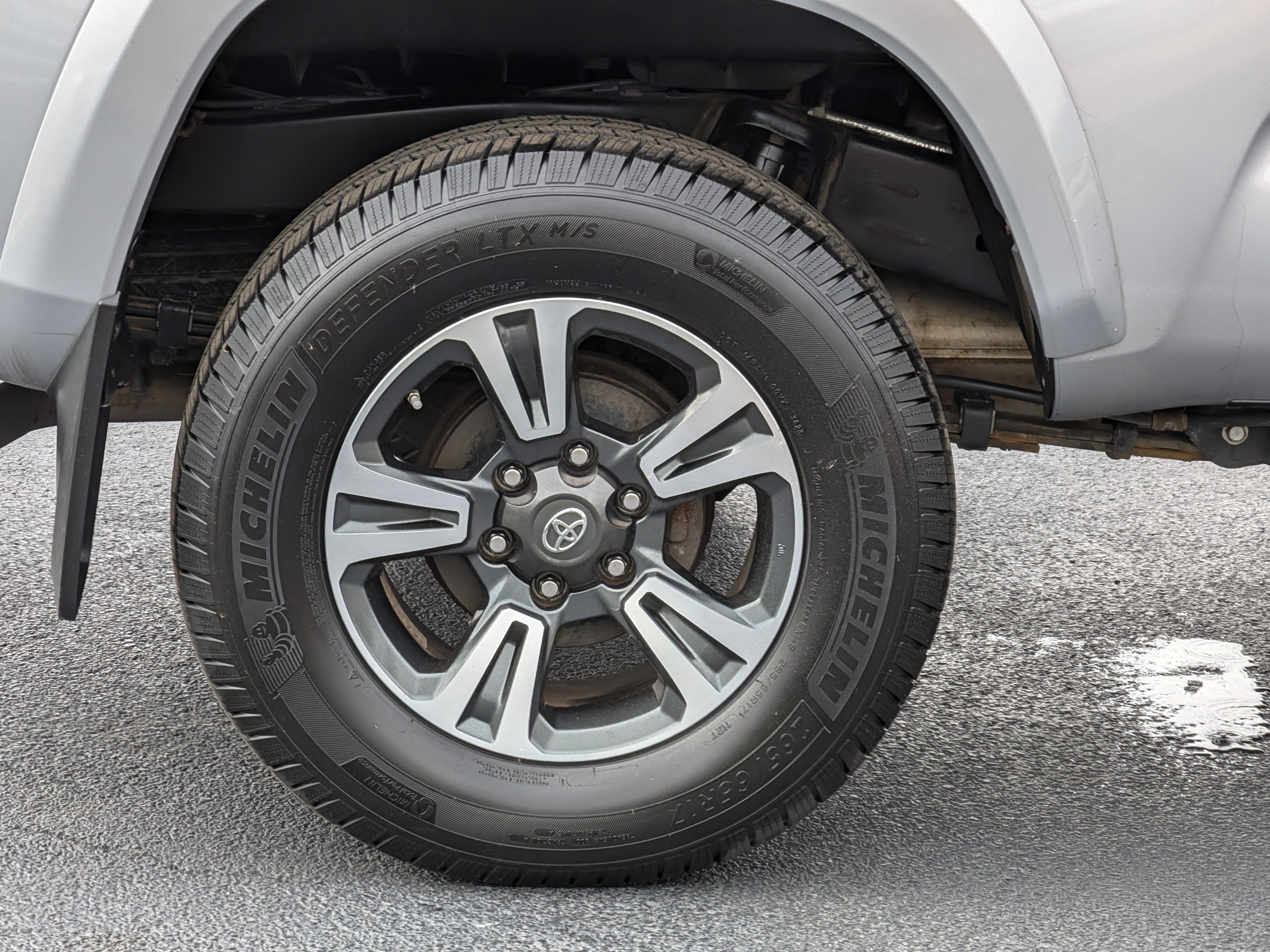 Used 2019 Toyota Tacoma TRD Sport w/ Technology Package AWD/4WD image 13