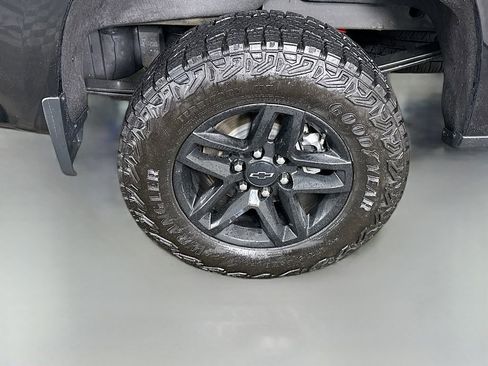 Used 2023 Chevrolet Silverado 1500 Custom Trail Boss AWD/4WD image 31