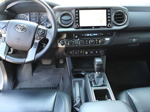 Certified 2021 Toyota Tacoma TRD Off-Road w/ TRD Premium Off Road Package AWD/4WD image 8