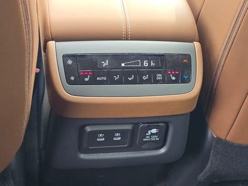 New 2026 Nissan Pathfinder Platinum AWD/4WD image 12