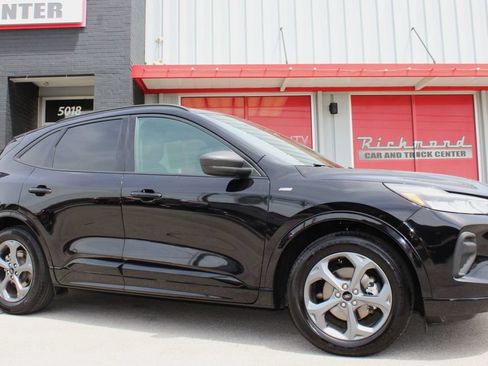 Used 2024 Ford Escape ST-Line w/ Cold Weather Package FWD image 1