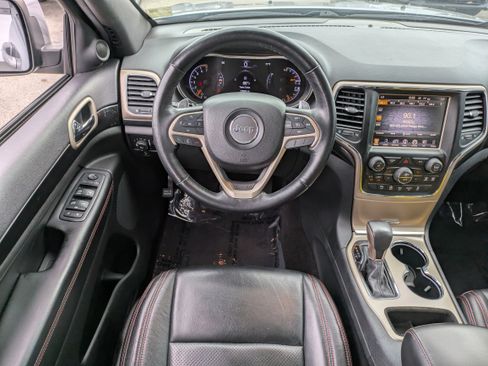 Used 2016 Jeep Grand Cherokee Laredo 75th Anniversary image 17