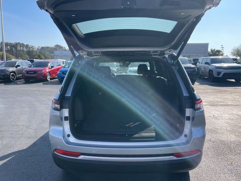 New 2026 Jeep Grand Cherokee Limited RWD image 11