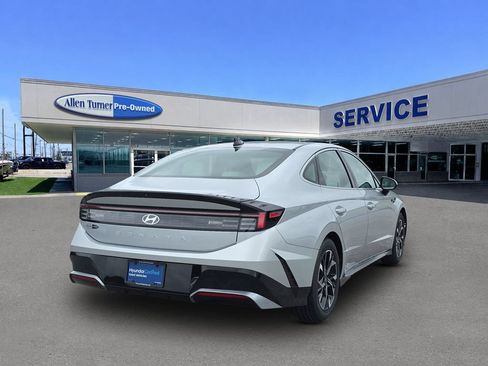 Used 2024 Hyundai Sonata SEL FWD image 8