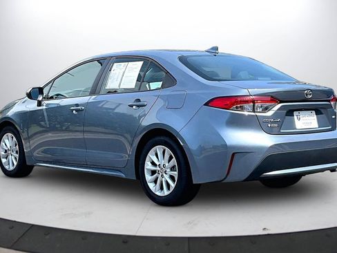 Used 2021 Toyota Corolla LE w/ LE Convenience Package FWD image 7
