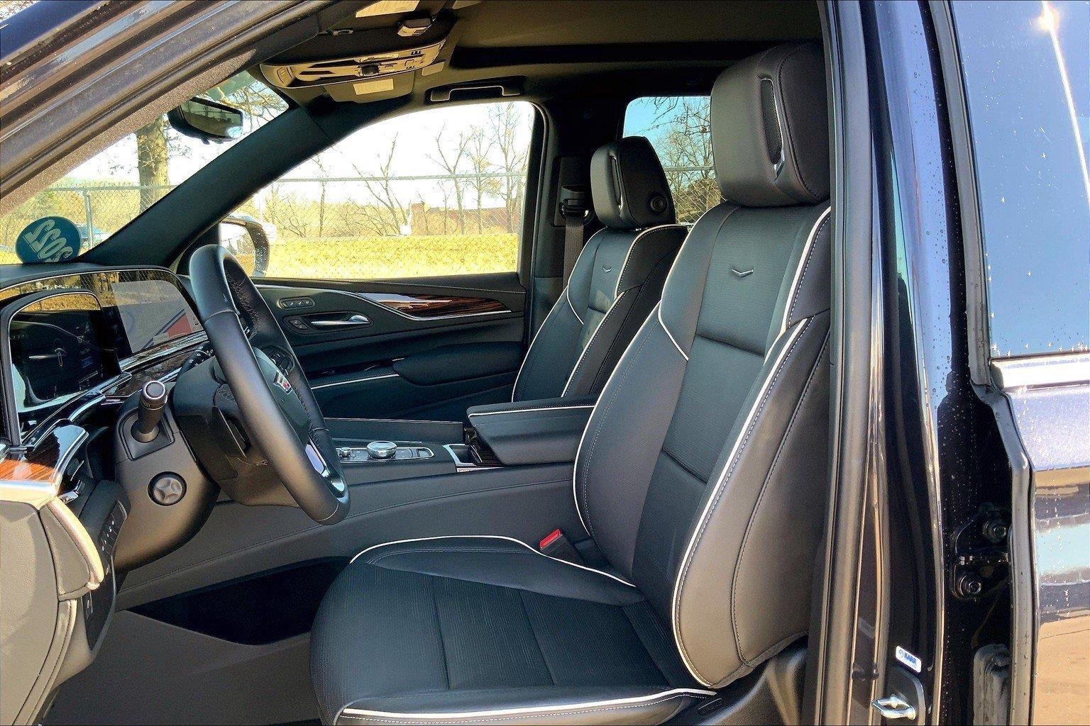 Used 2022 Cadillac Escalade Premium Luxury AWD/4WD image 21