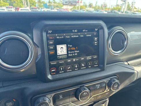 Used 2018 Jeep Wrangler Unlimited Sahara image 3