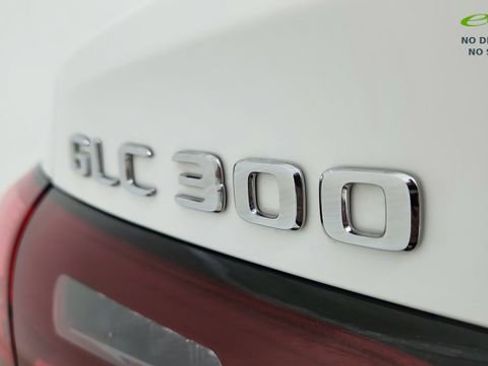 Used 2025 Mercedes-Benz GLC 300 4MATIC image 17