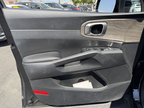 Certified 2022 Kia Sorento S w/ Panoramic Sunroof Package AWD/4WD image 10