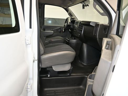 Used 2024 GMC Savana 2500 w/ Driver Convenience Package RWD image 21