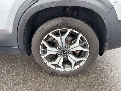 Used 2021 Kia Seltos EX image 10