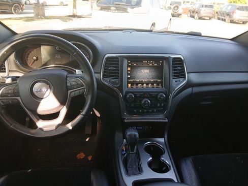 Used 2017 Jeep Grand Cherokee Altitude image 12
