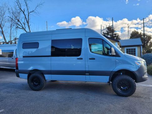 Used 2025 Mercedes-Benz Sprinter 2500 image 6