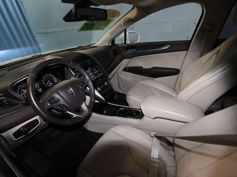 Used 2019 Lincoln MKC Reserve w/ MKC Climate Package AWD/4WD image 2