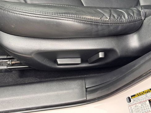 Used 2017 MAZDA MAZDA3 Touring FWD image 12