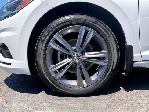 Used 2019 Volkswagen Jetta R-Line w/ R-Line Cold Weather Package FWD image 4