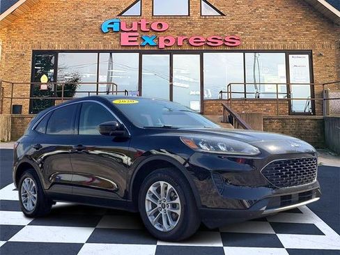 Used 2020 Ford Escape SE image 1