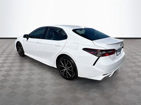 Used 2024 Toyota Camry SE image 5