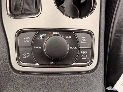 Used 2020 Jeep Grand Cherokee High Altitude AWD/4WD image 17