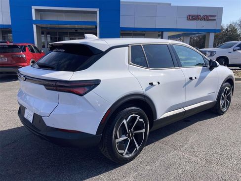 New 2026 Chevrolet Equinox EV LT image 4