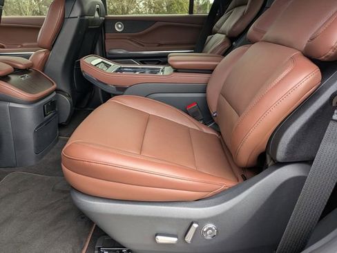 New 2026 Lincoln Navigator L Reserve AWD/4WD image 18