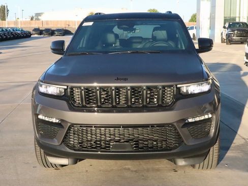 New 2025 Jeep Grand Cherokee Limited image 10